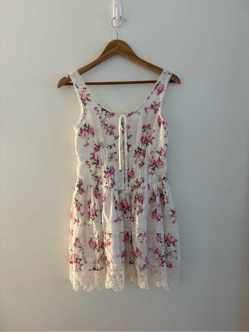 Floral Lace-Trim White Mini Dress with Pink Roses